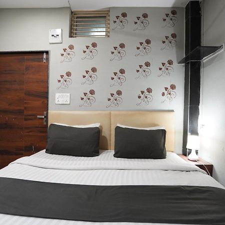Hotel Sai Inn, Ahmedabad Airport ภายนอก รูปภาพ