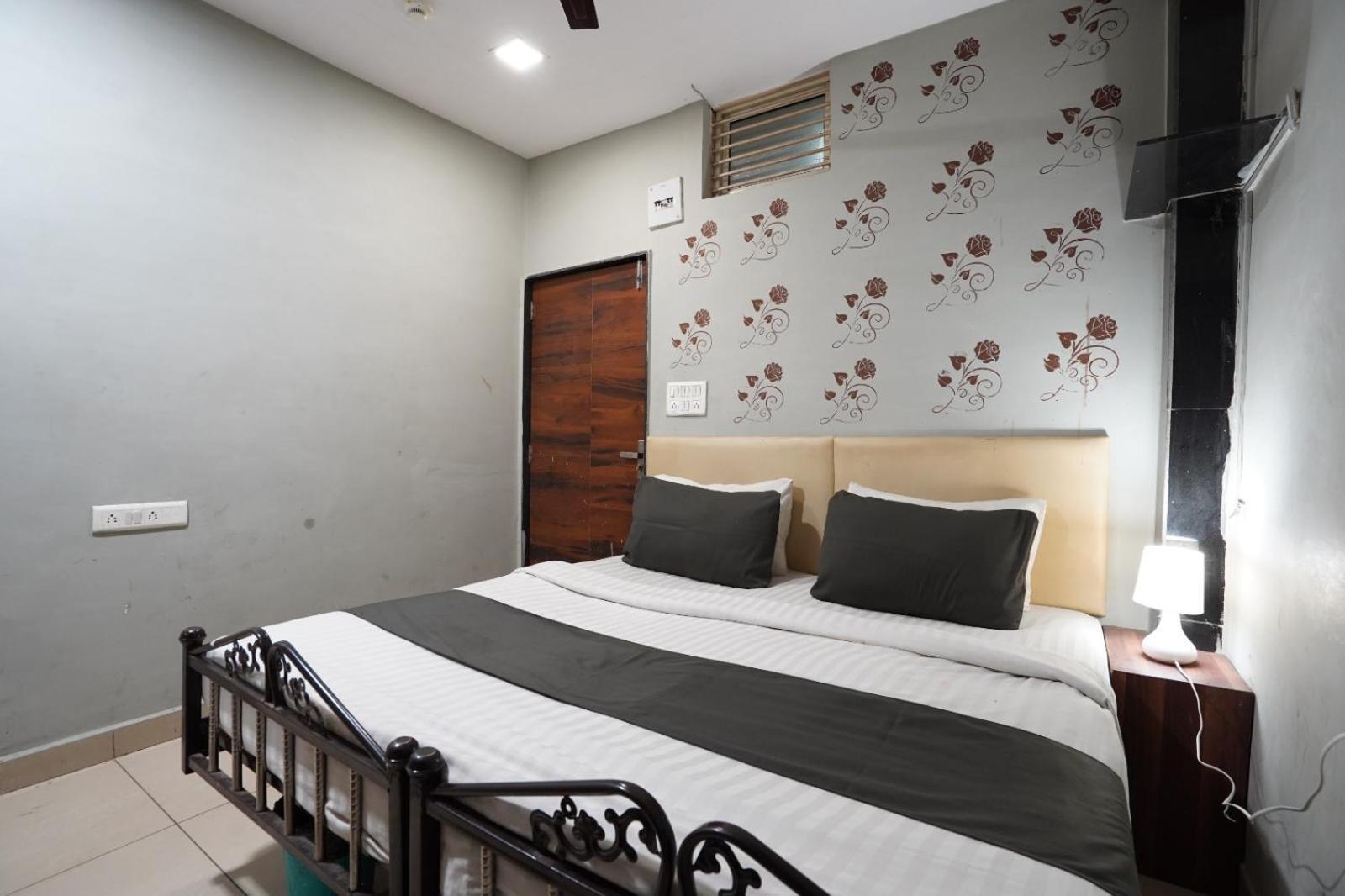 Hotel Sai Inn, Ahmedabad Airport ภายนอก รูปภาพ