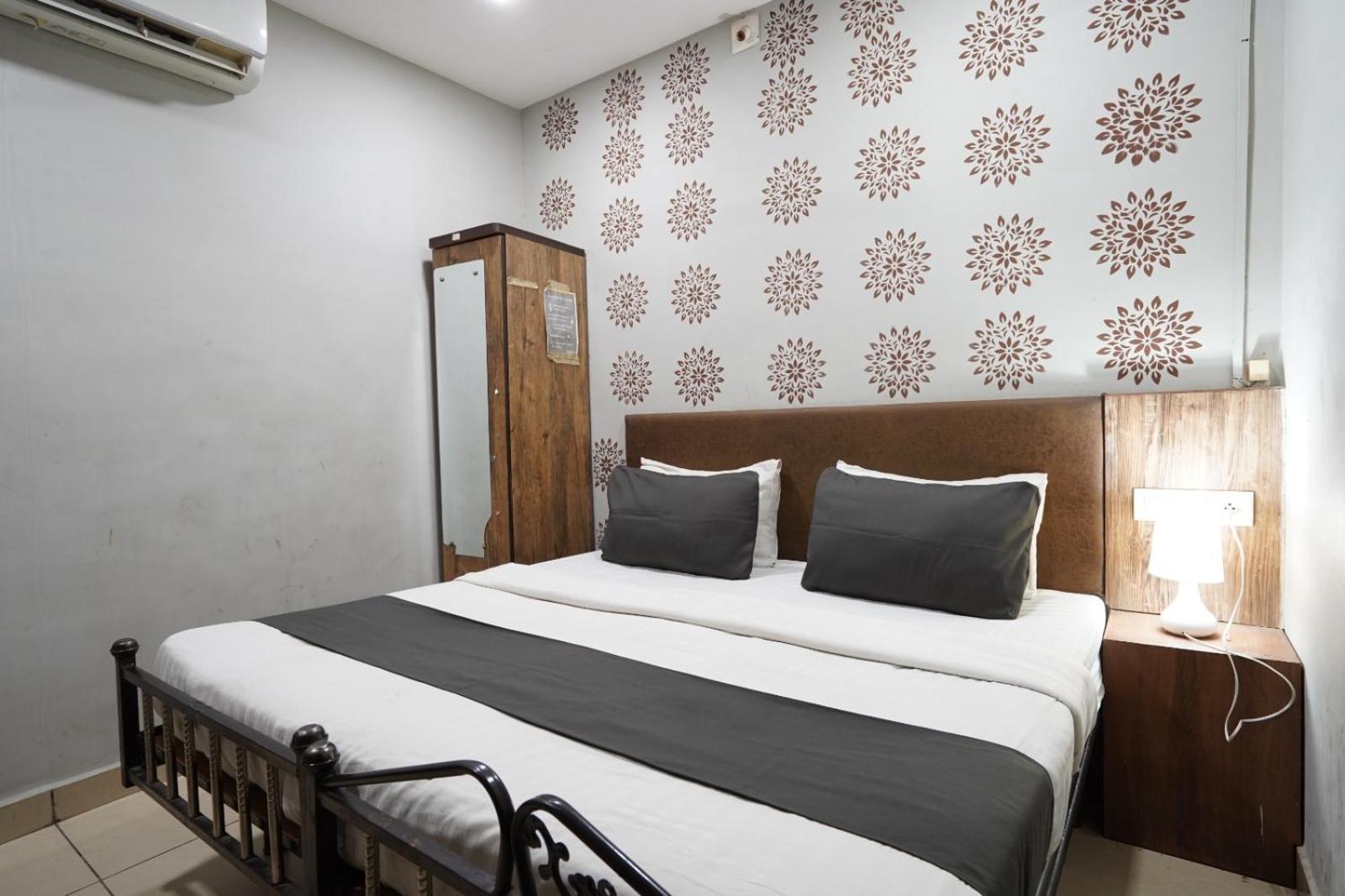 Hotel Sai Inn, Ahmedabad Airport ภายนอก รูปภาพ