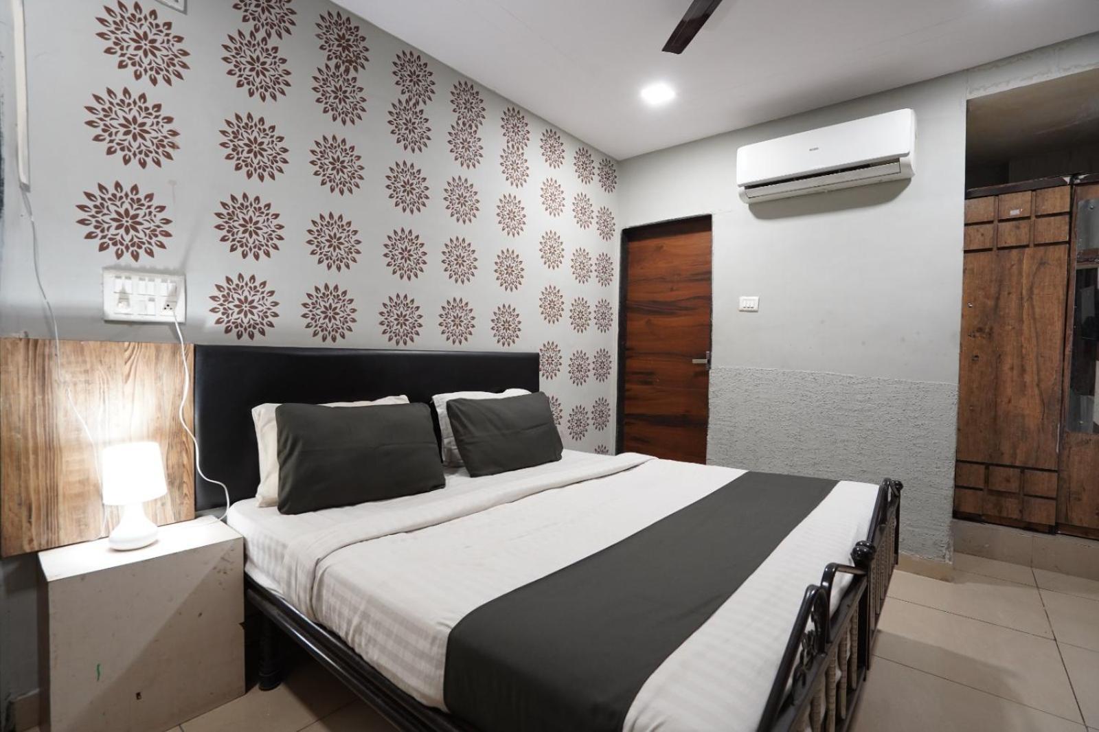 Hotel Sai Inn, Ahmedabad Airport ภายนอก รูปภาพ