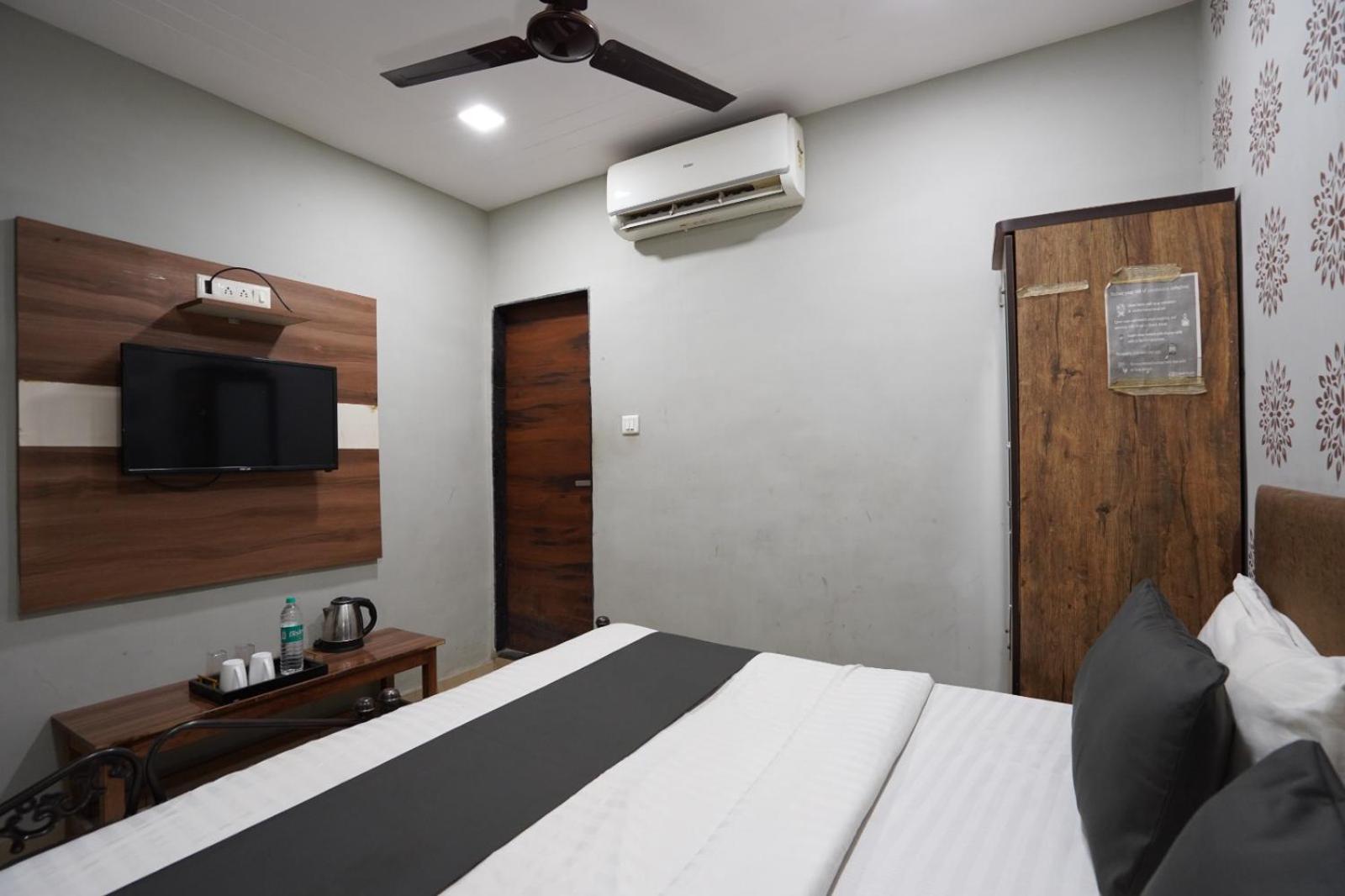 Hotel Sai Inn, Ahmedabad Airport ภายนอก รูปภาพ
