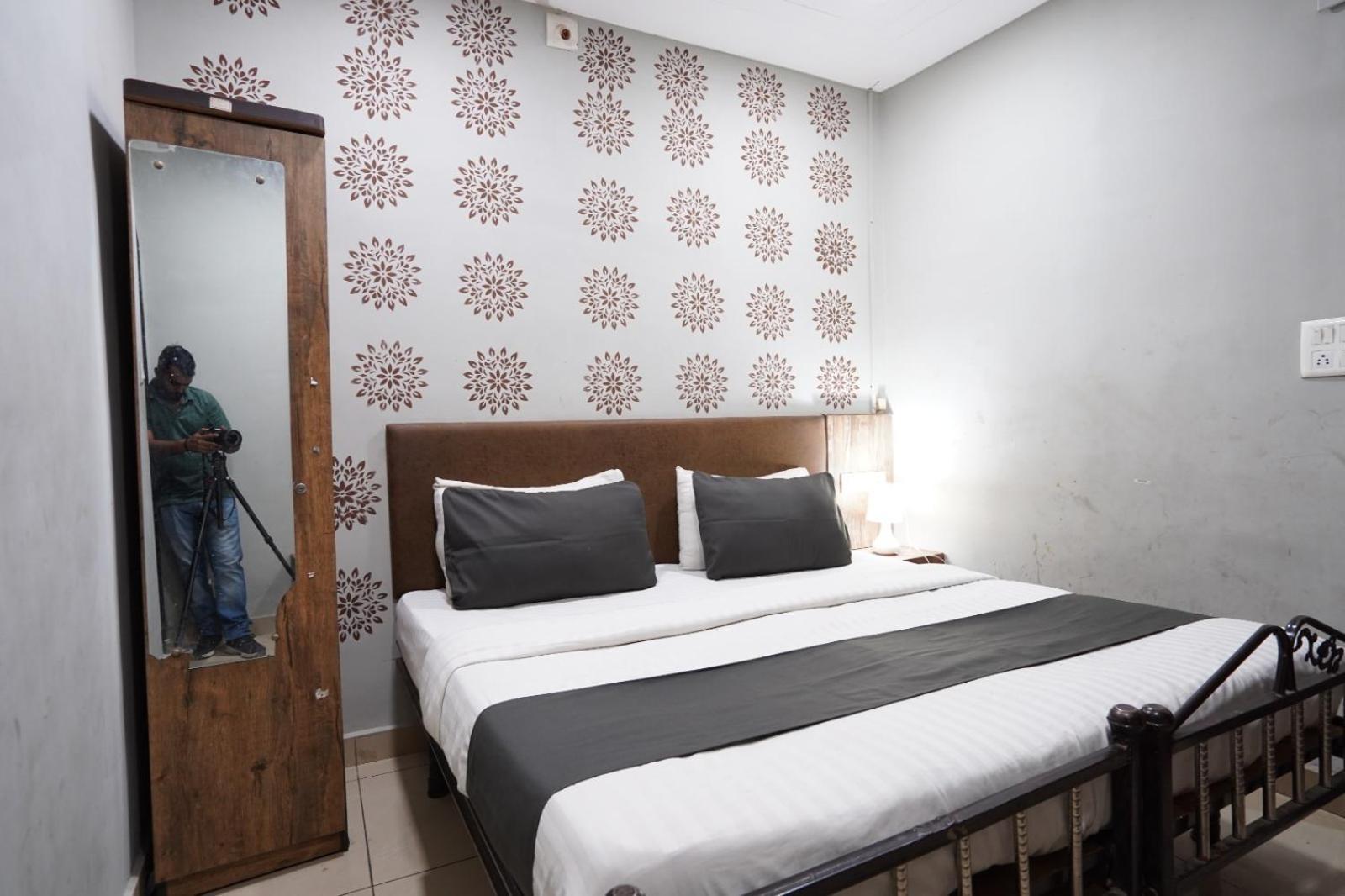 Hotel Sai Inn, Ahmedabad Airport ภายนอก รูปภาพ