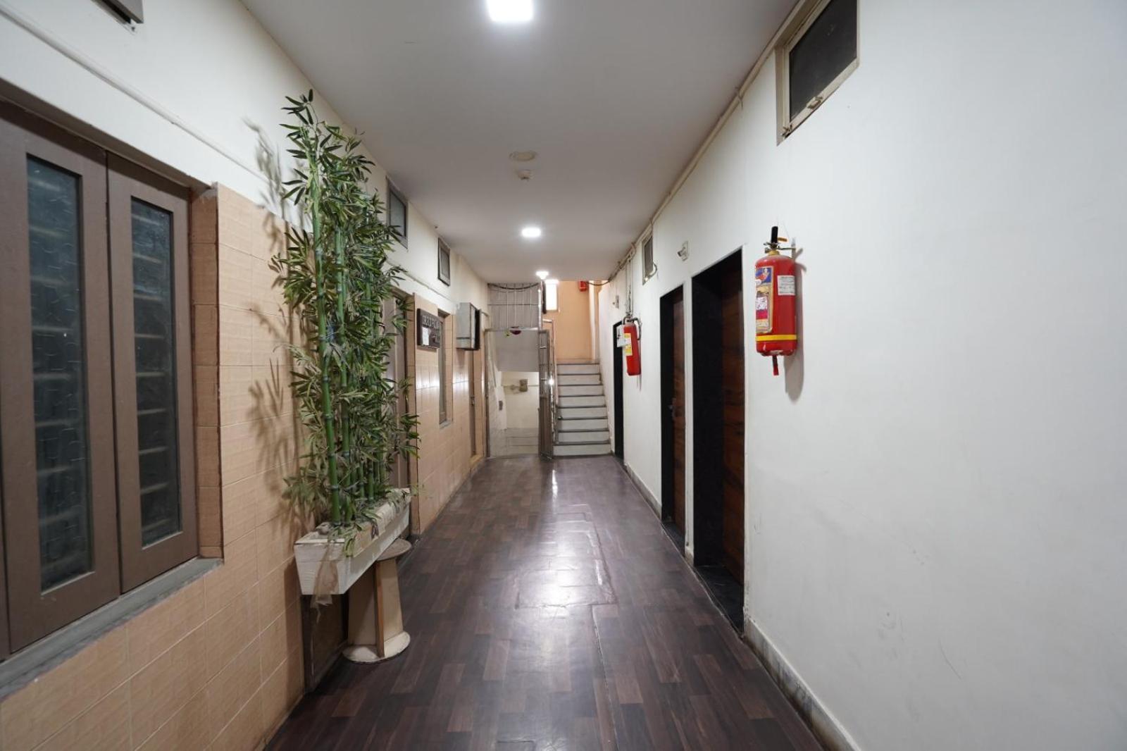 Hotel Sai Inn, Ahmedabad Airport ภายนอก รูปภาพ